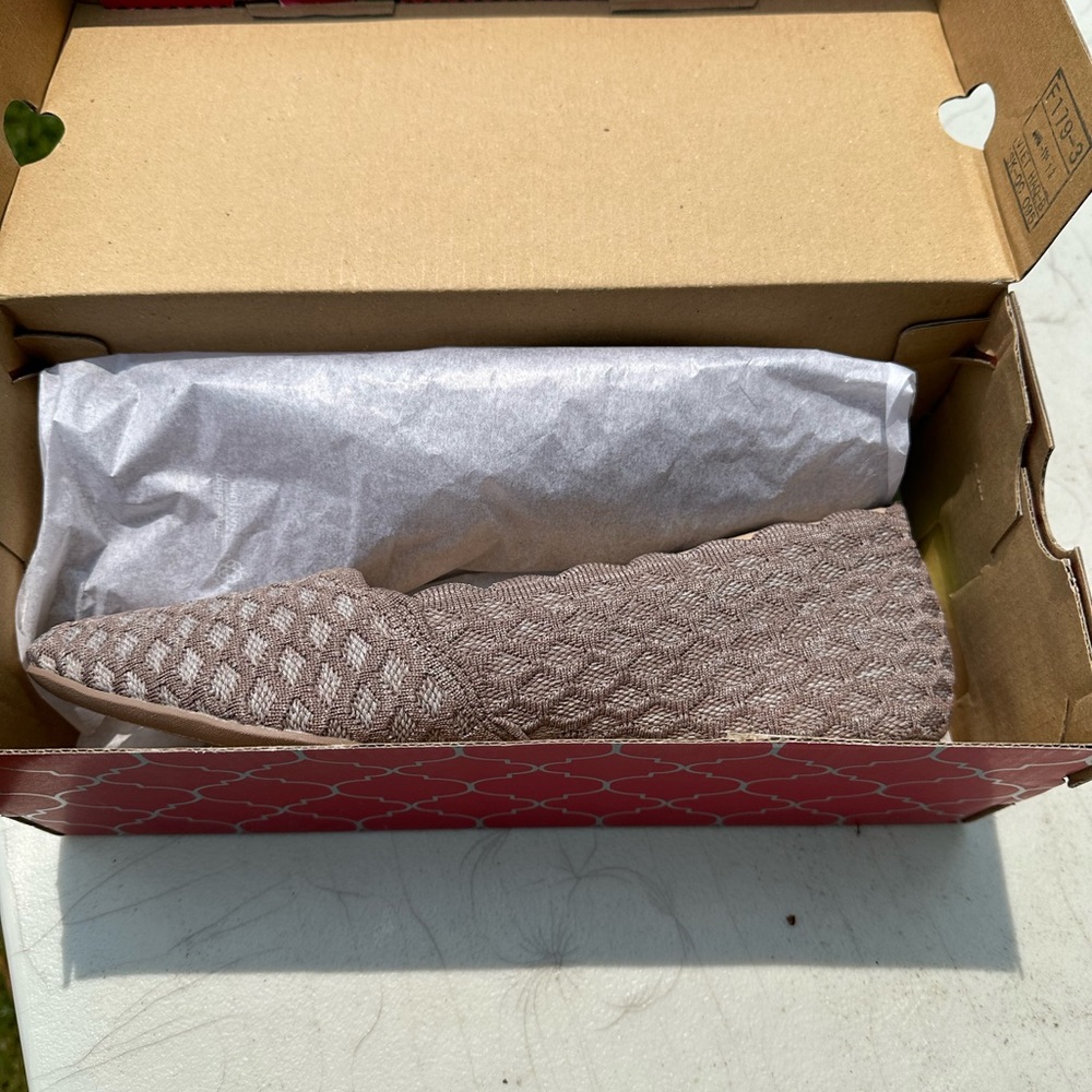 NIB Sketchers Flats Size 10